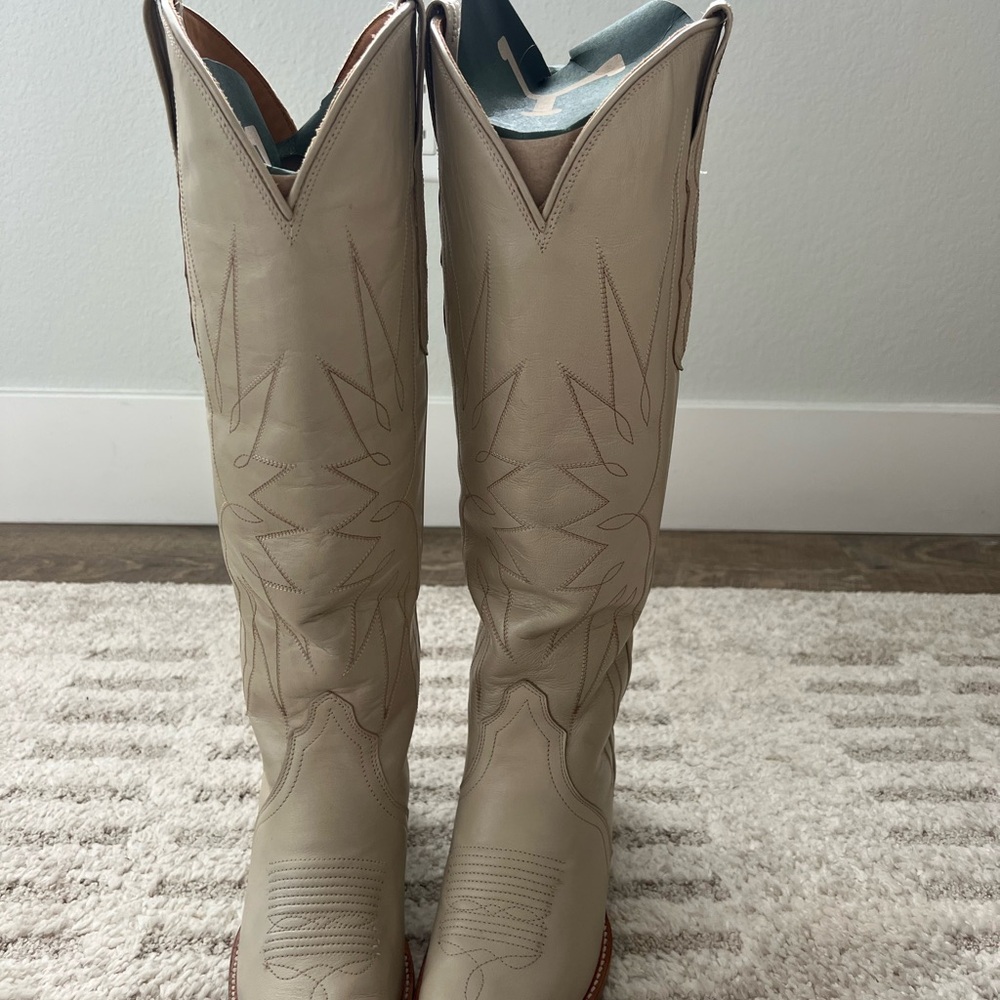 Tecovas Cream Heeled Boots with Decorative Stitching